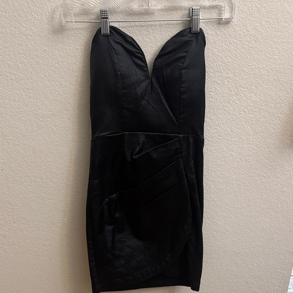 Elegant Black Strapless Dress